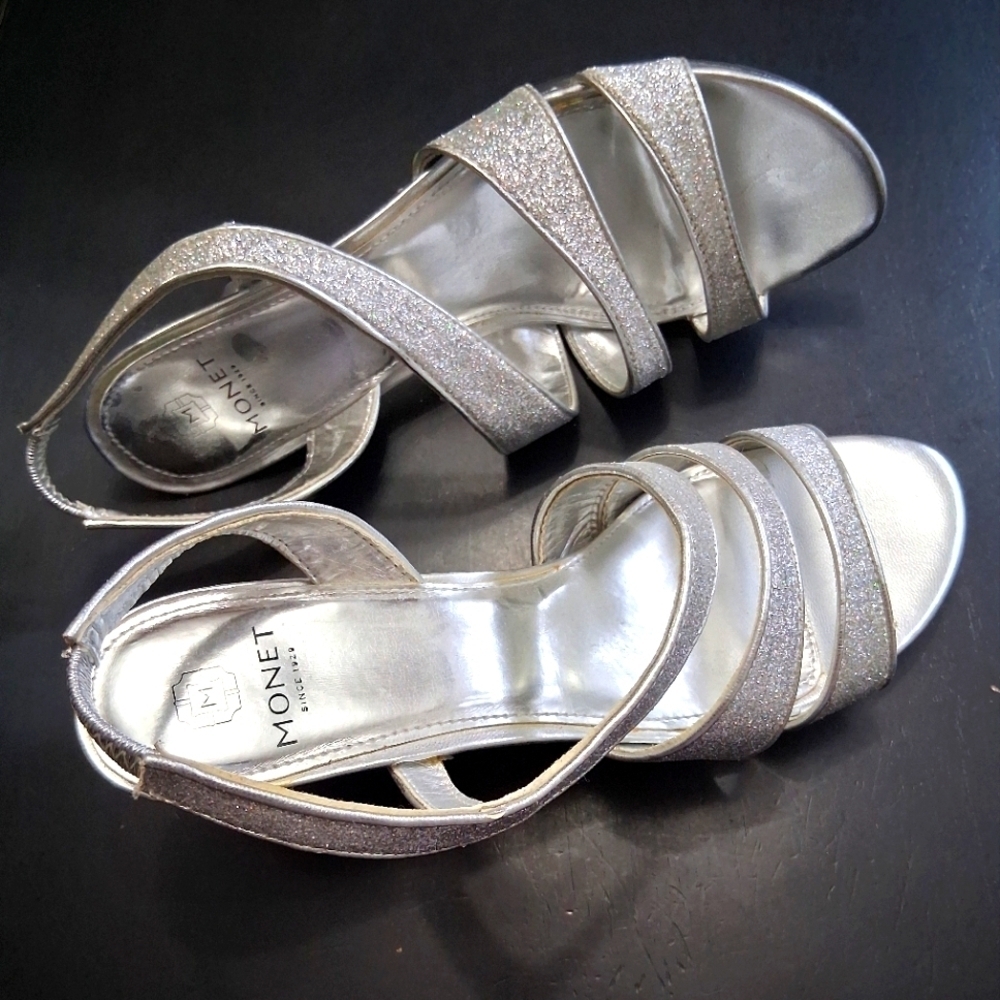 Monet Women's Silver Sparkly Strappy Sandals    Size 8.5